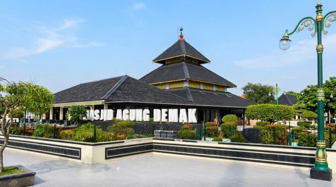 
 Sejarah Kesultanan Demak