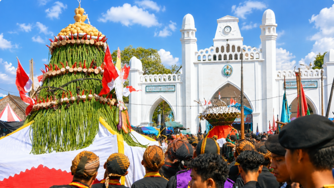 
 Tradisi Sekaten dan Grebeg Maulud Surakarta