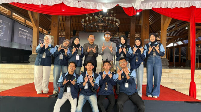 
 Menjaga Warisan Nusantara: Kolaborasi KKN Posko 31 UIN Walisongo dalam Pameran Pesta Tempa Pusaka Rakyat